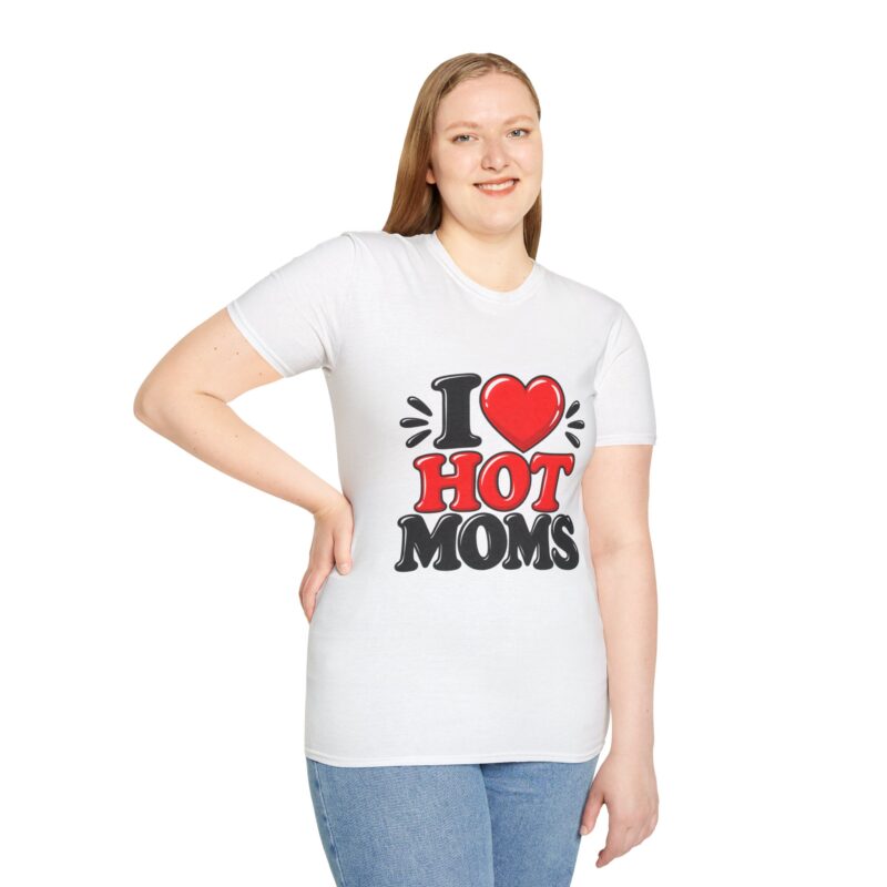 I love Hot Moms T-Shirt Funny Retro Graphic Tee